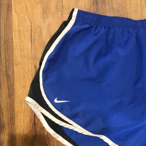 Nike Short - Picture 2 of 4